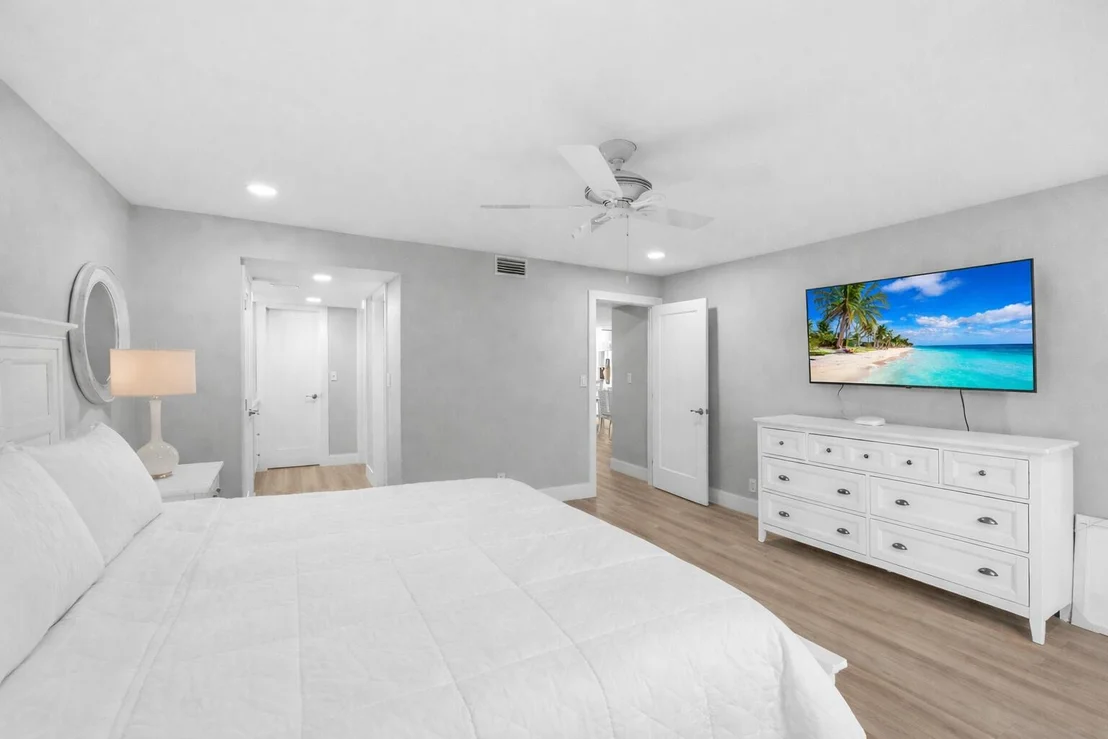 Photo of Unit 105D at 300 N Highway A1a