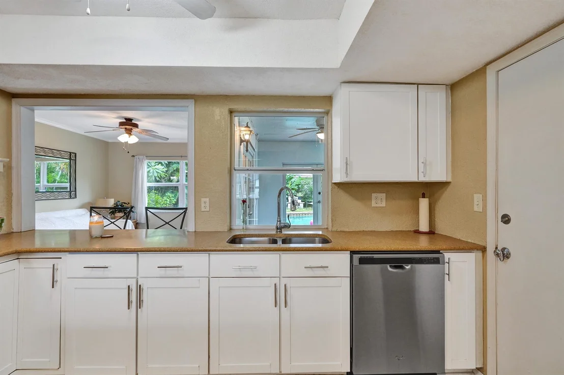 Photo of 607 SE 7th Avenue