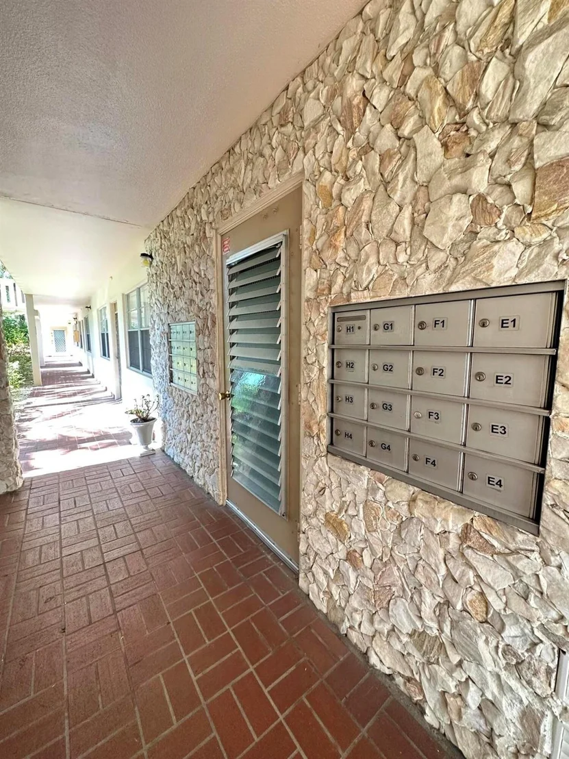 Photo of Unit E1 at 1904 Bermuda Circle