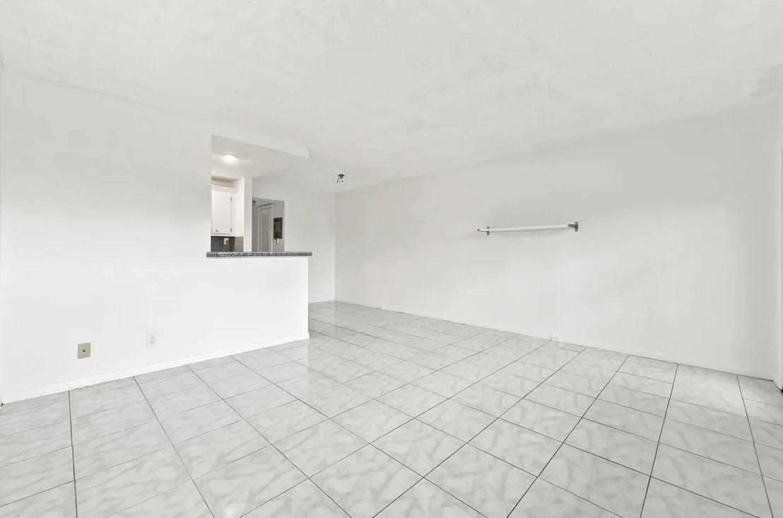 Photo of Unit 310 at 310 OAKRIDGE R Court