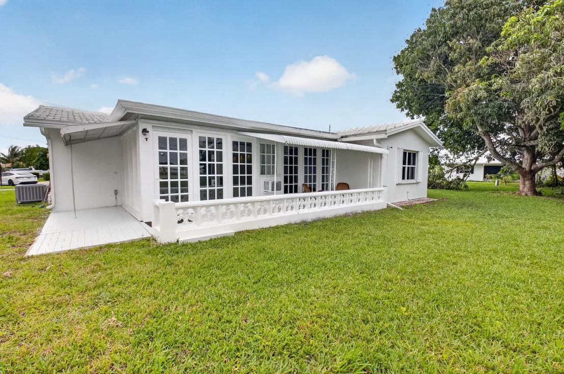 Photo of 105 NW 8TH Place