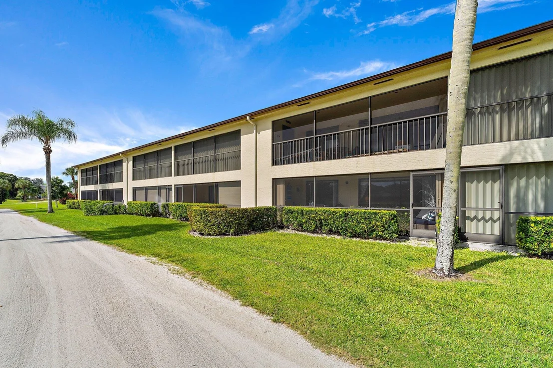 Photo of Unit B at 1201 Pinecrest Circle