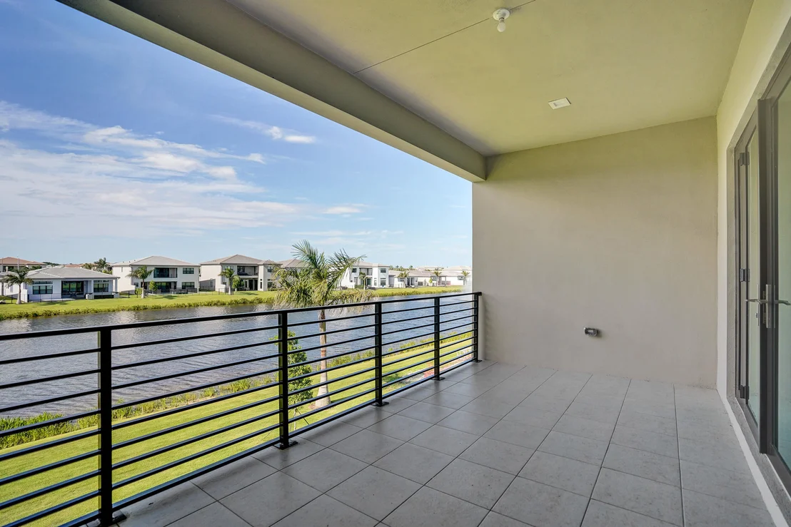 Photo of 9547 Riverside Park Drive