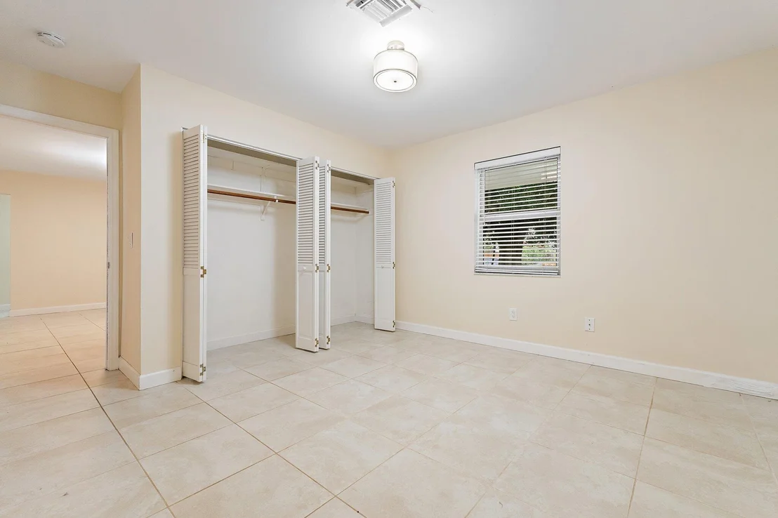 Photo of 678 Riverside Drive