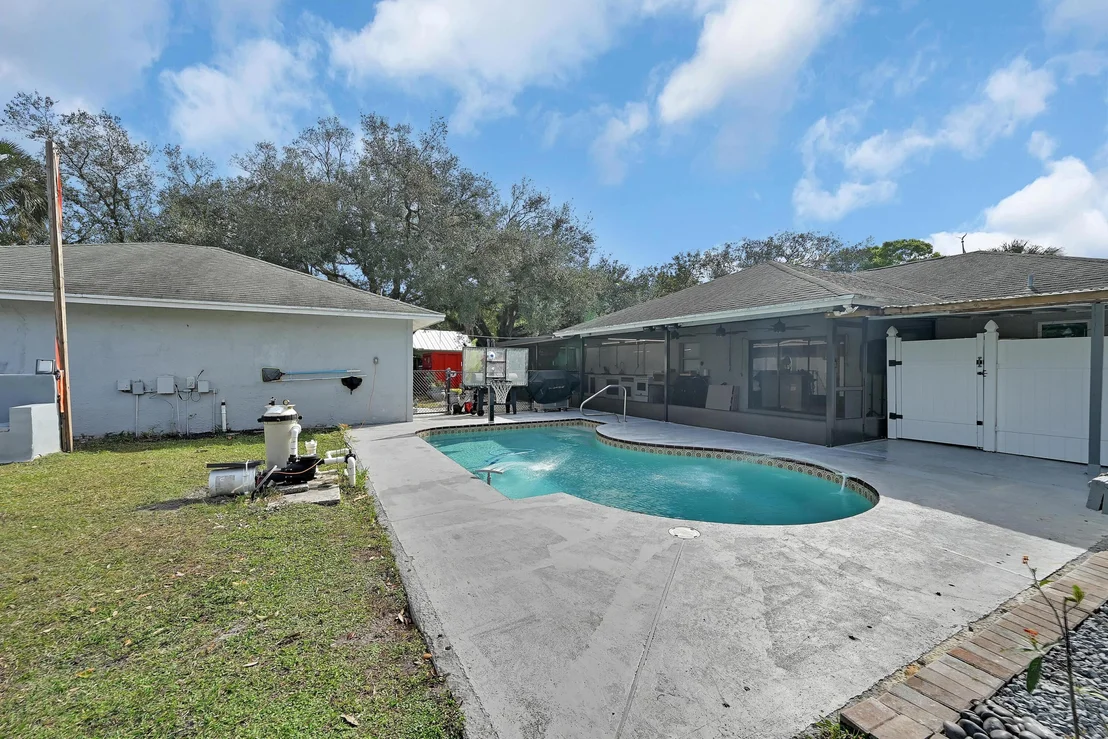 Photo of 2404 Dade Road