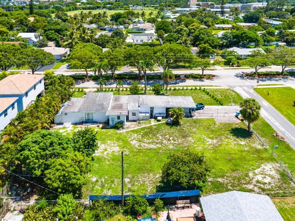 Photo of 335 Gulfstream Boulevard