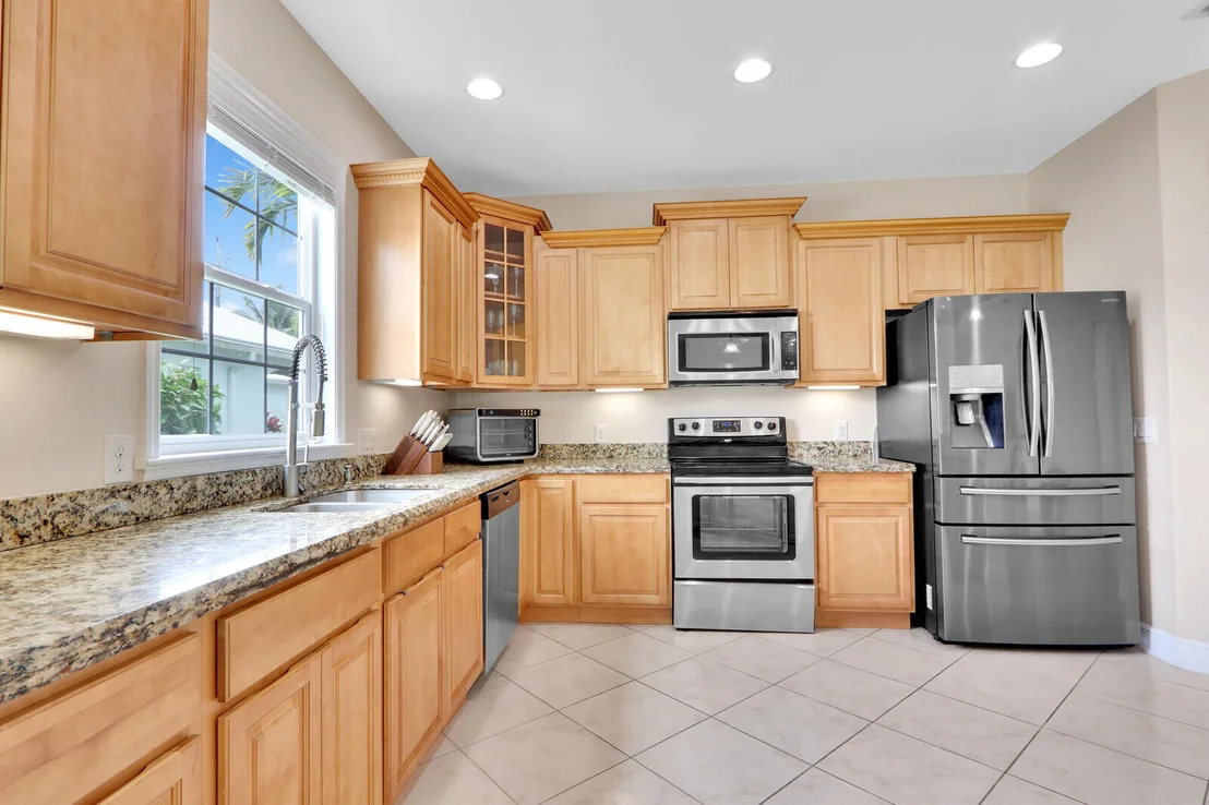 Photo of 17580 Cinquez Park Road E