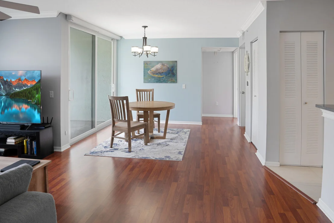 Photo of 809 Villa Circle