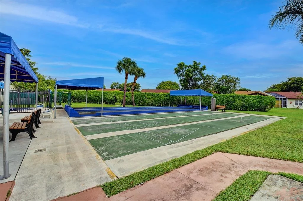 Photo of 15868 Laurel Oak Circle