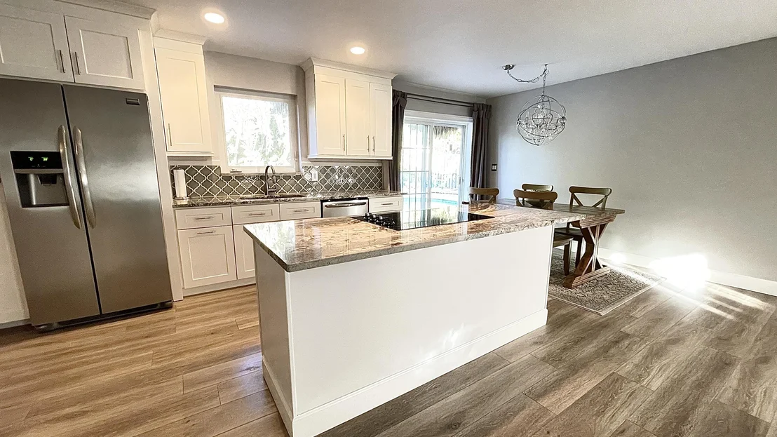 Photo of 103 E Riverside Drive