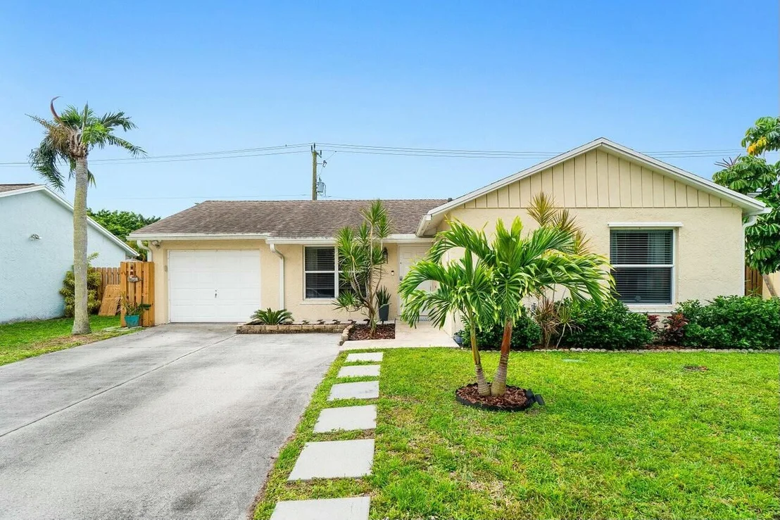 Photo of 121 Deerfield Drive