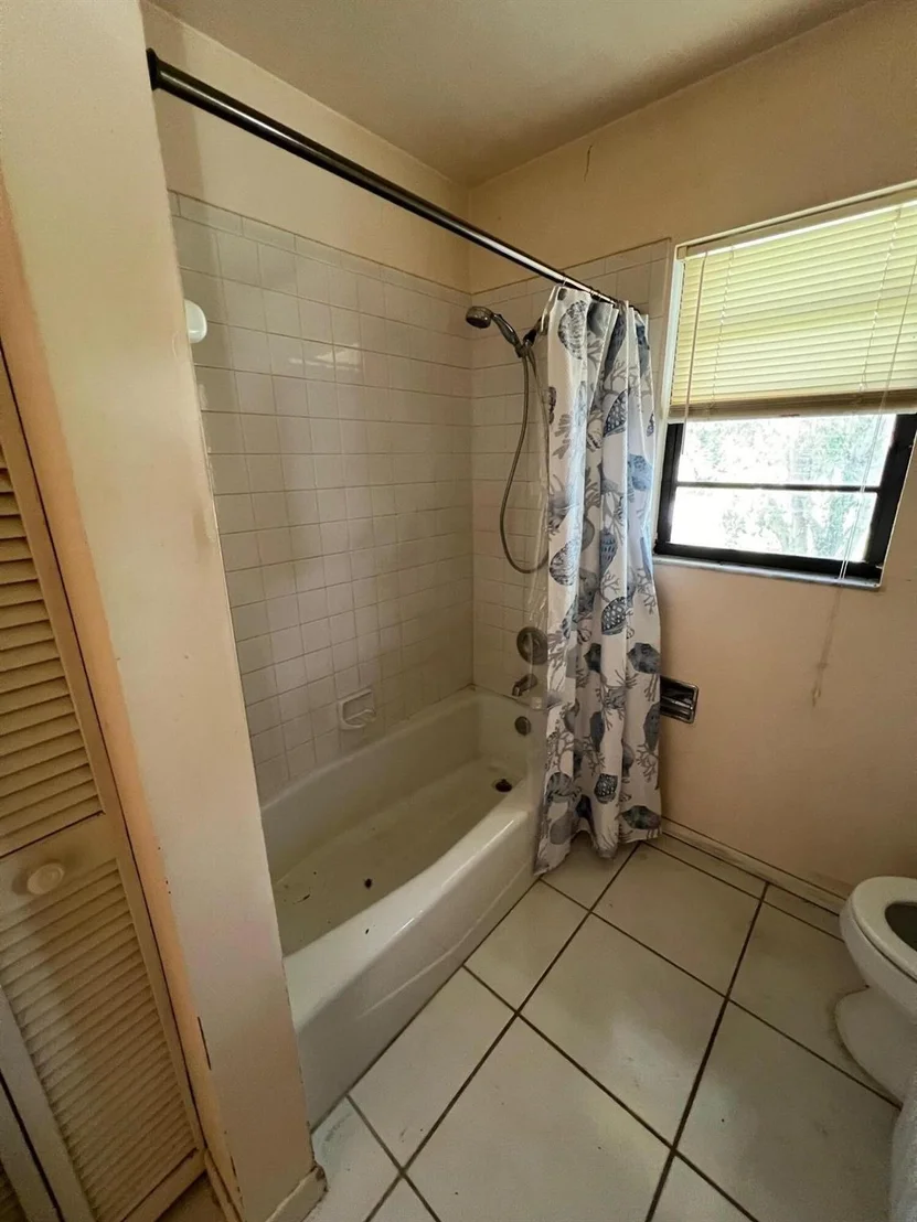 Photo of 702 Enfield Road