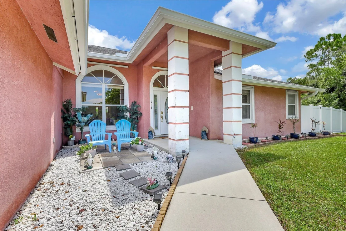 Photo of 1624 SW Gregor Way Way