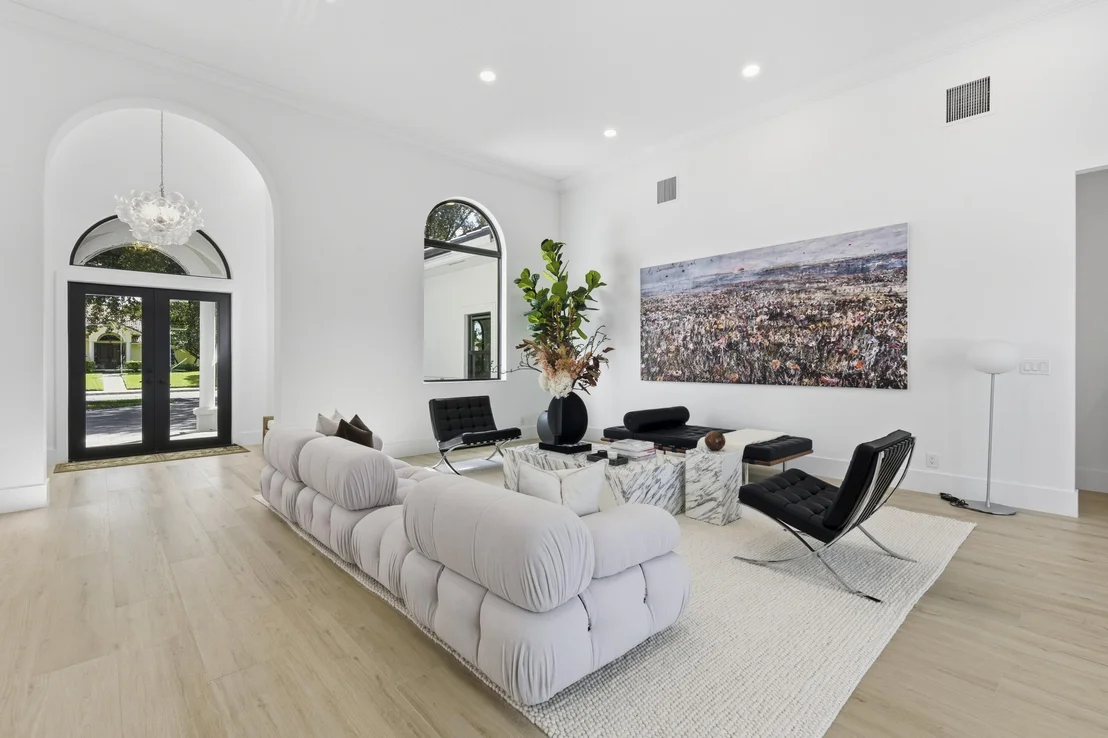 Photo of 2557 Seminole Circle