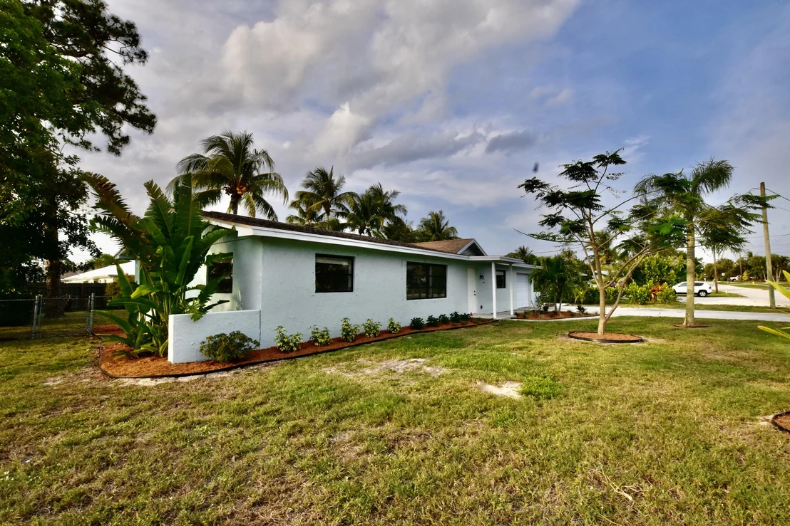Photo of 4879 SE Horseshoe Point Road