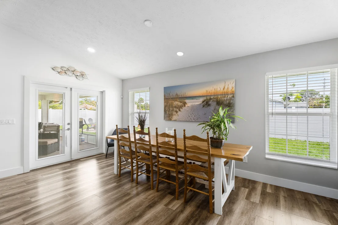 Photo of 701 SE Dolphin Drive