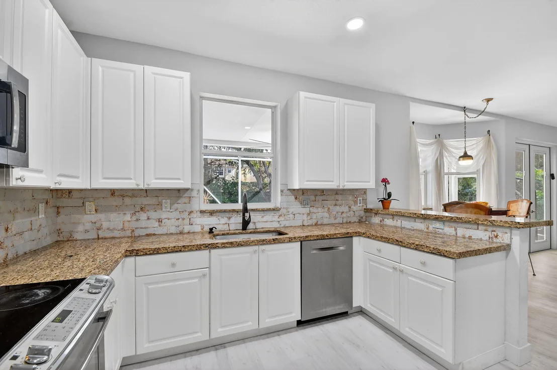 Photo of 1605 E Classical Boulevard