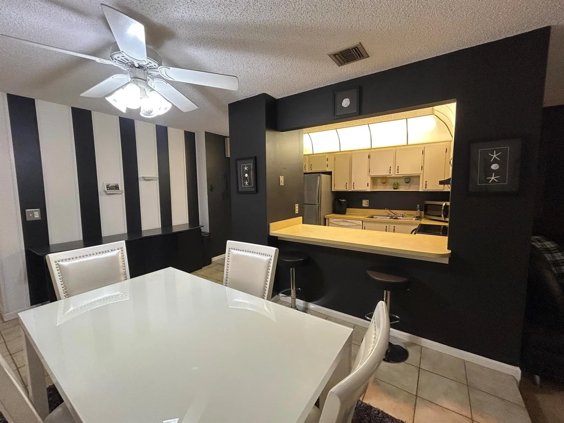 Photo of Unit B at 2737 Lowson B Boulevard
