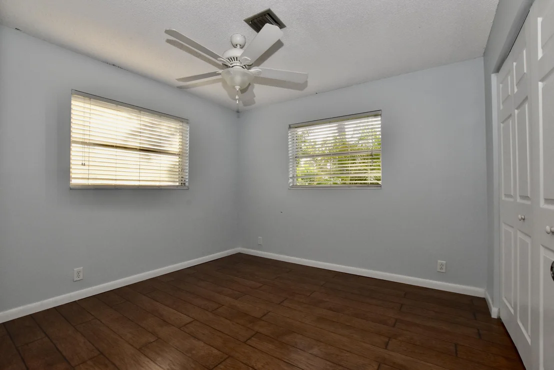 Photo of 4879 SE Horseshoe Point Road