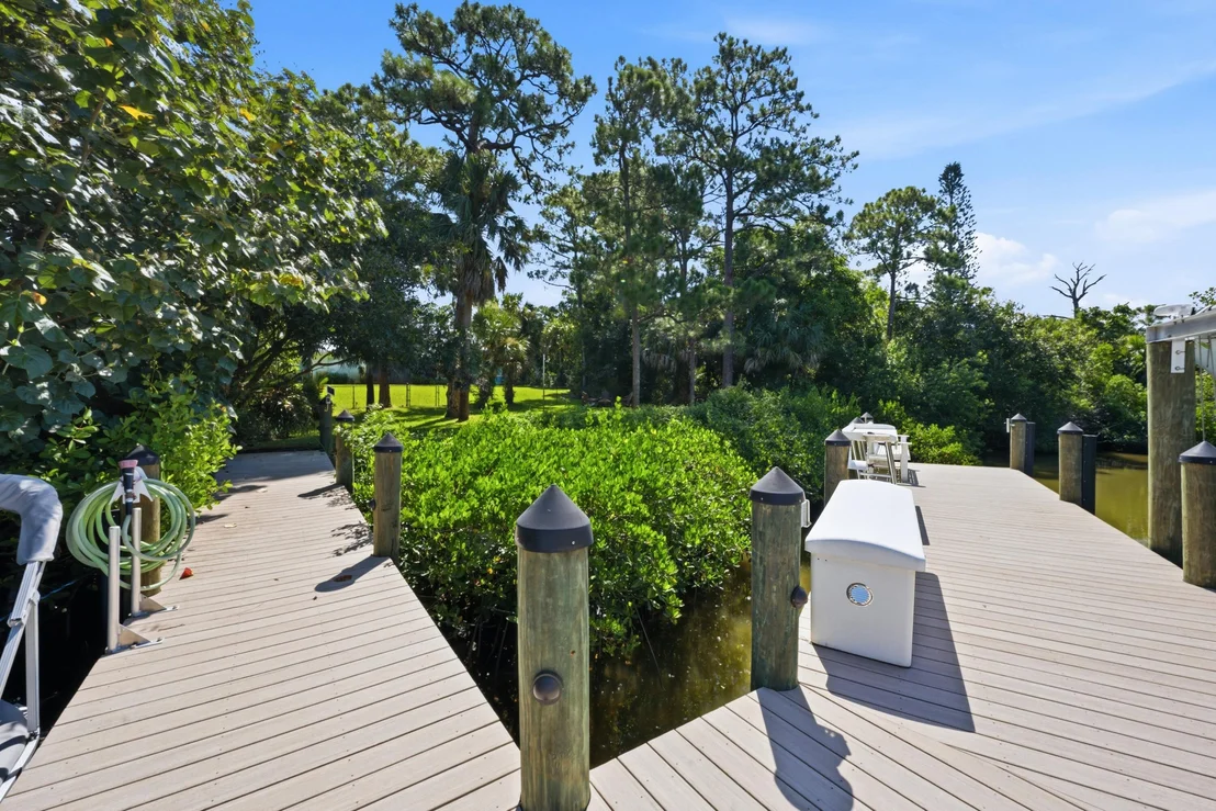 Photo of 4916 SE MANATEE COVE Road
