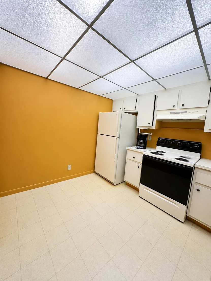 Photo of Unit F2 at 1901 Bermuda Circle