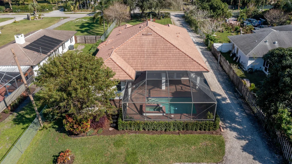 Photo of 5587 1st Road
