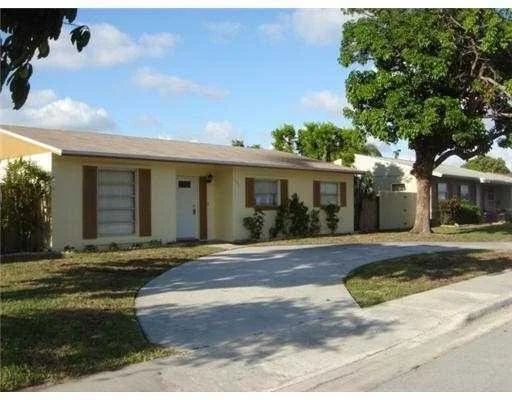 Photo of 6961 Southgate Boulevard