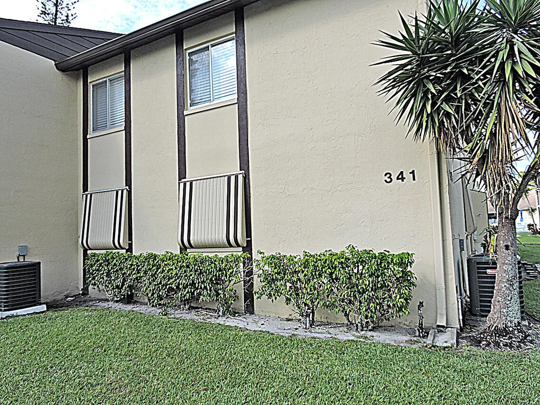 Photo of Unit D1 at 341 Pine Ridge Circle
