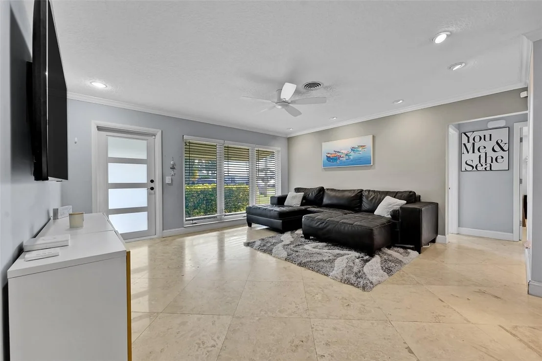 Photo of 189 SE 2nd Avenue