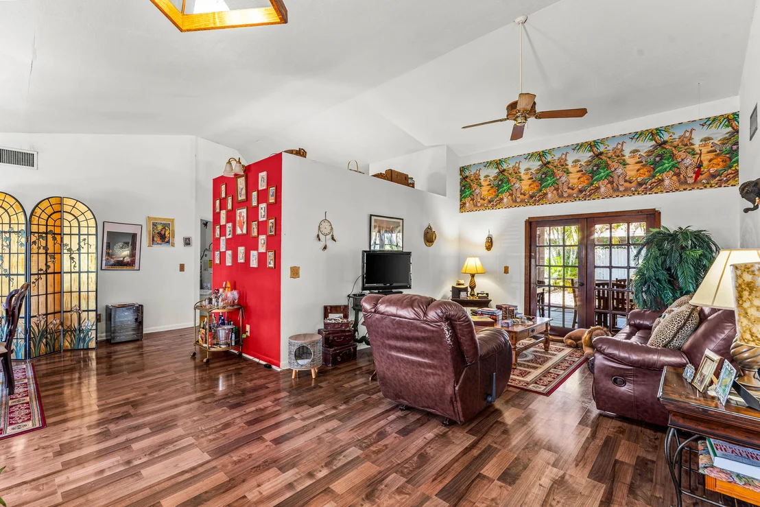 Photo of 4153 Russell Street