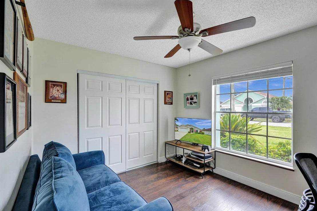 Photo of 6067 Hollywood Street