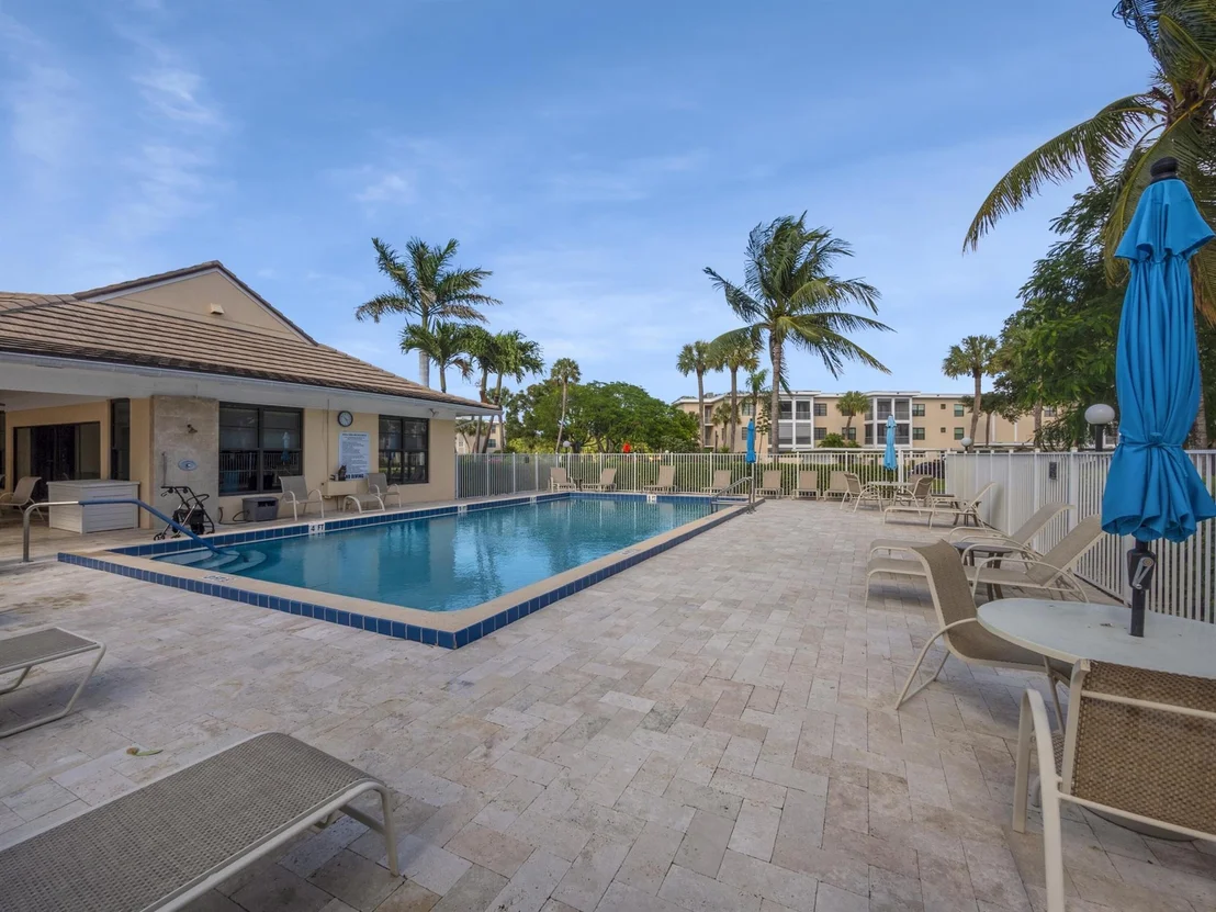 Photo of Unit 103E at 300 N Highway A1a