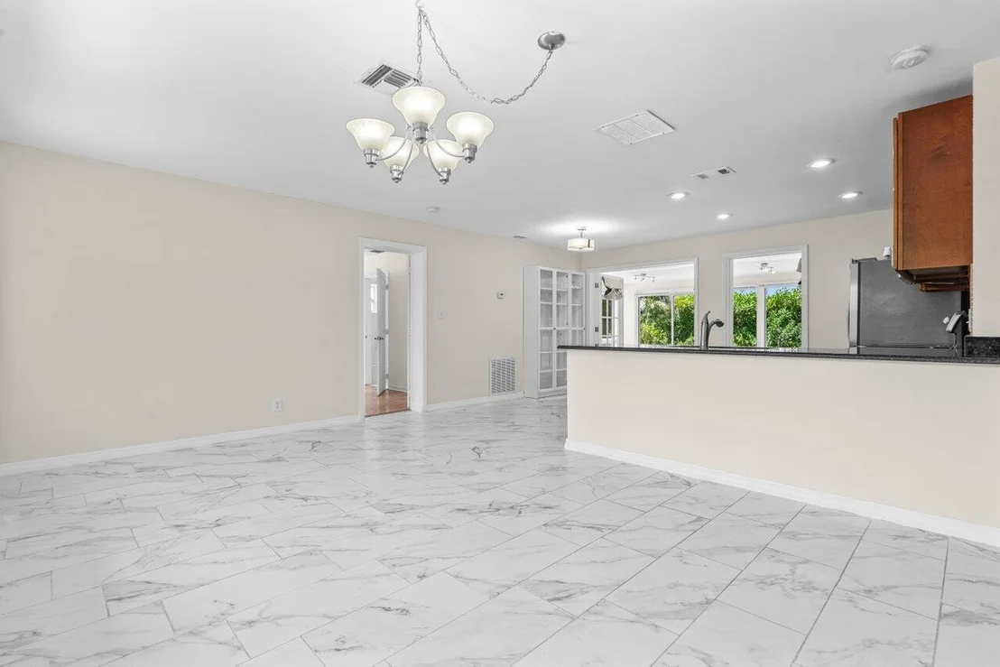 Photo of 249 NW 4th Diagonal