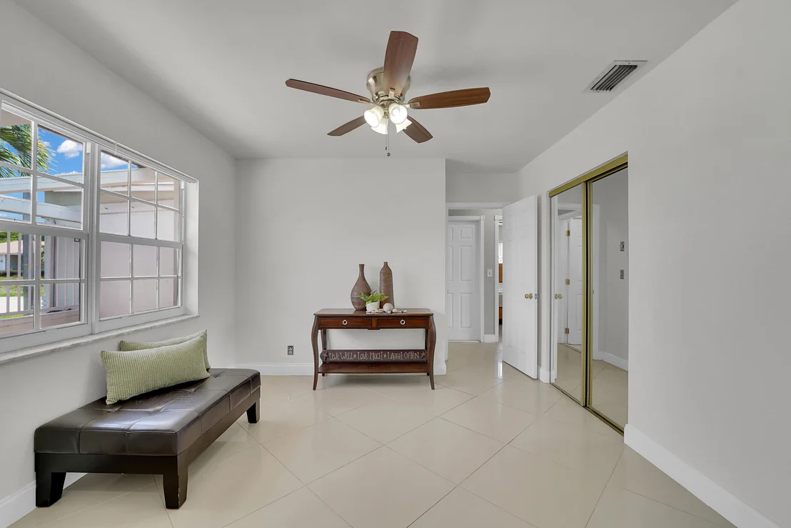 Photo of 555 NW 50TH Place