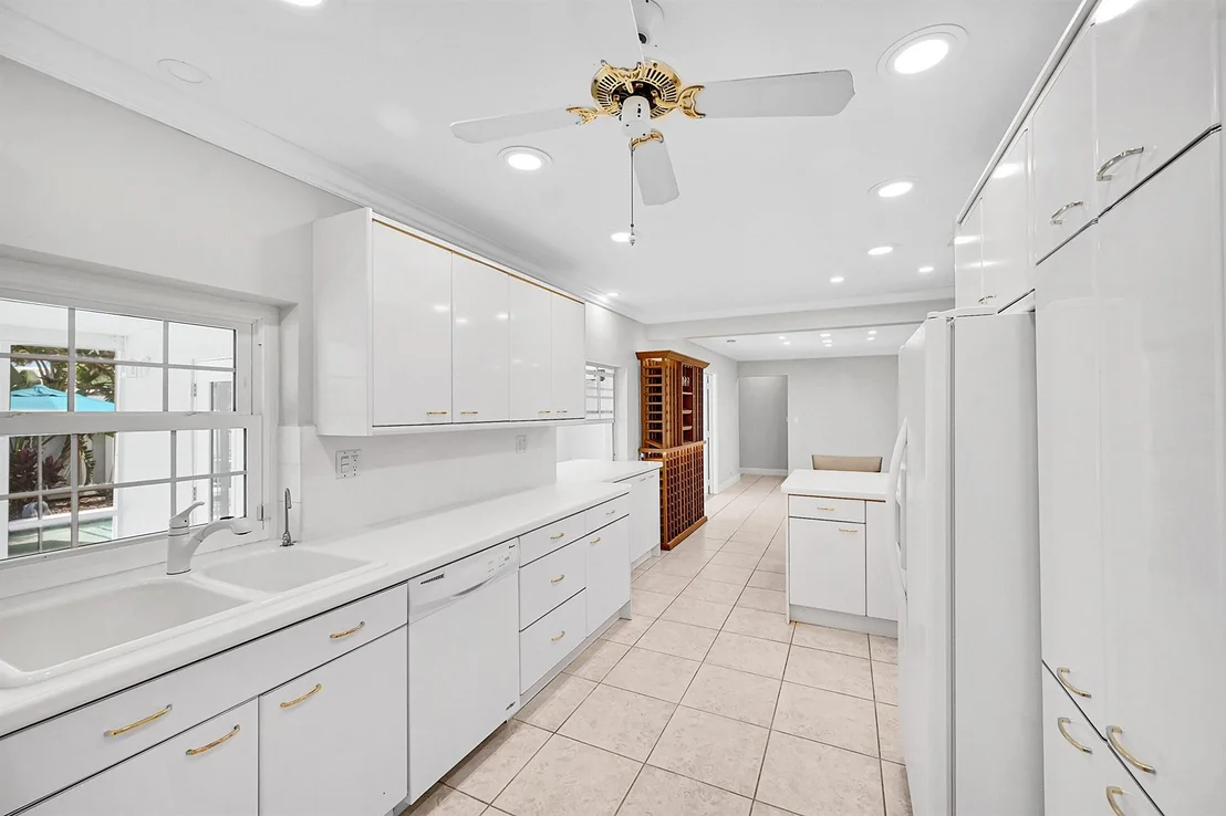 Photo of 2585 SE 6th Street