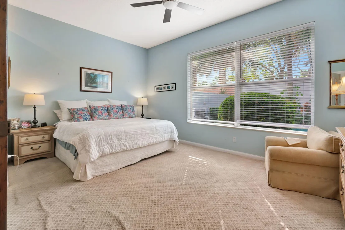 Photo of 156 S Hampton Drive
