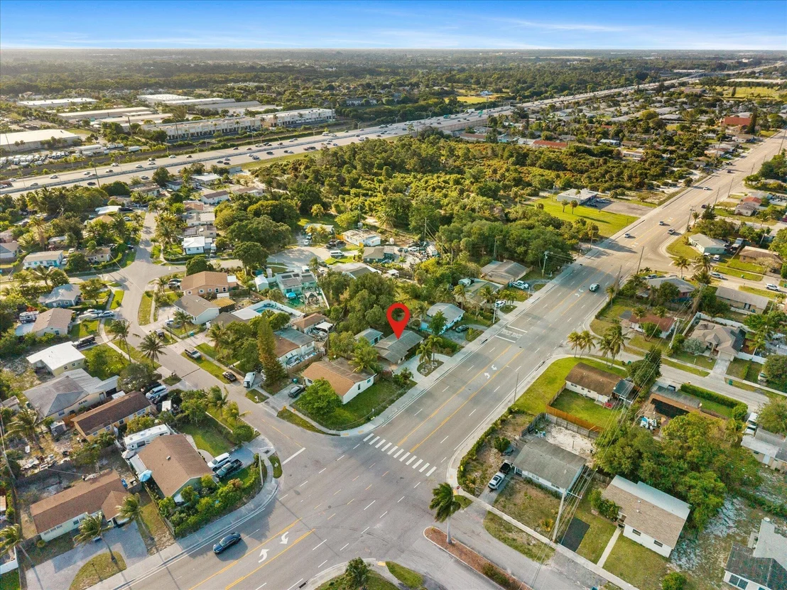 Photo of 2831 N Seacrest Boulevard