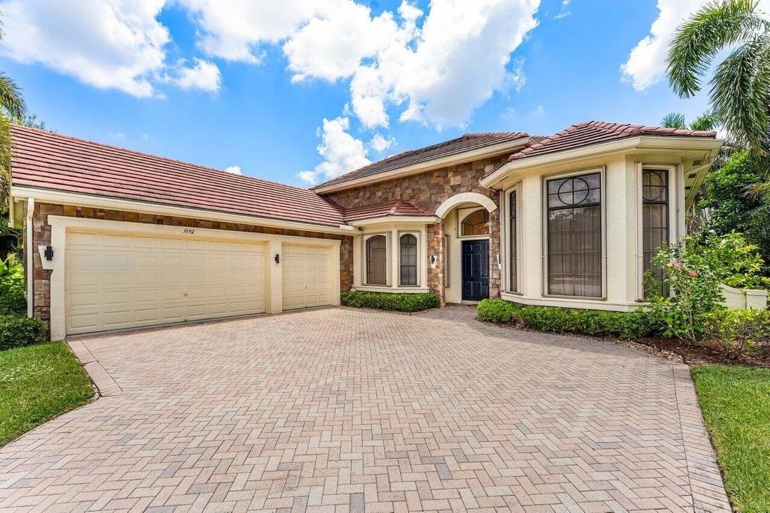 Photo of 3592 Collonade Drive