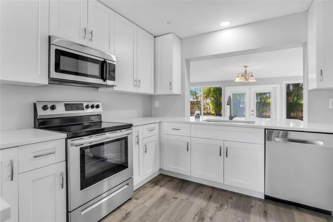 Photo of 827 SE 10th Terrace