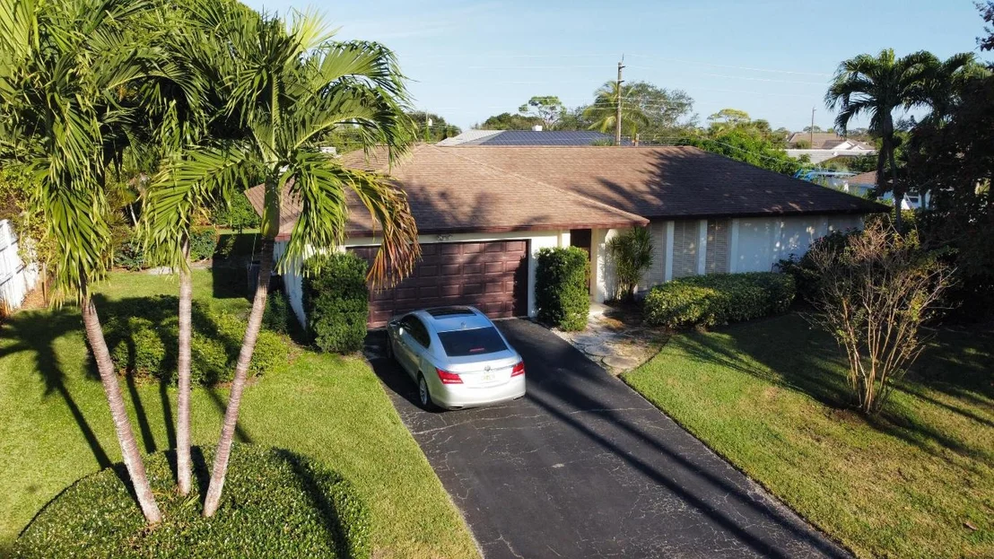 Photo of 220 River Drive