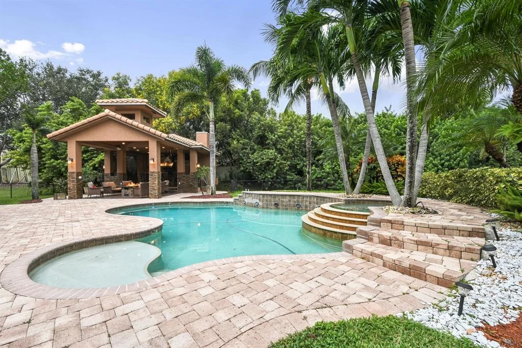Photo of 352 Kingfisher Drive