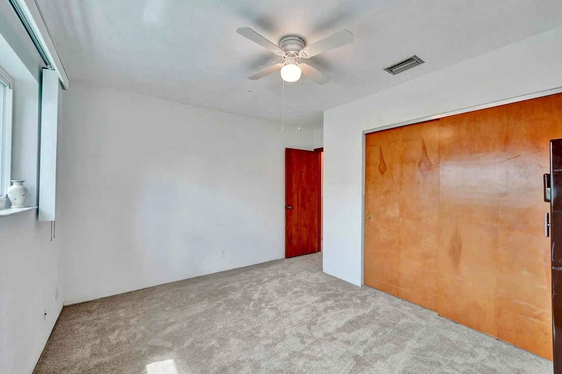 Photo of 211 SE 2nd Terrace