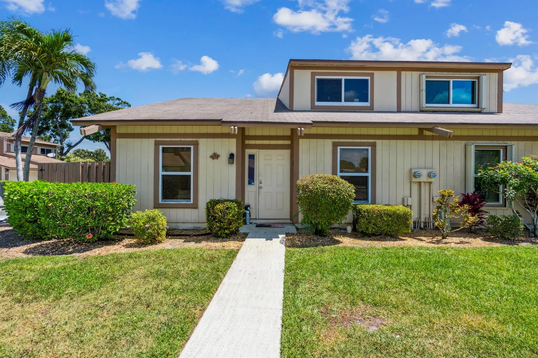 Photo of 353 Maplecrest Circle