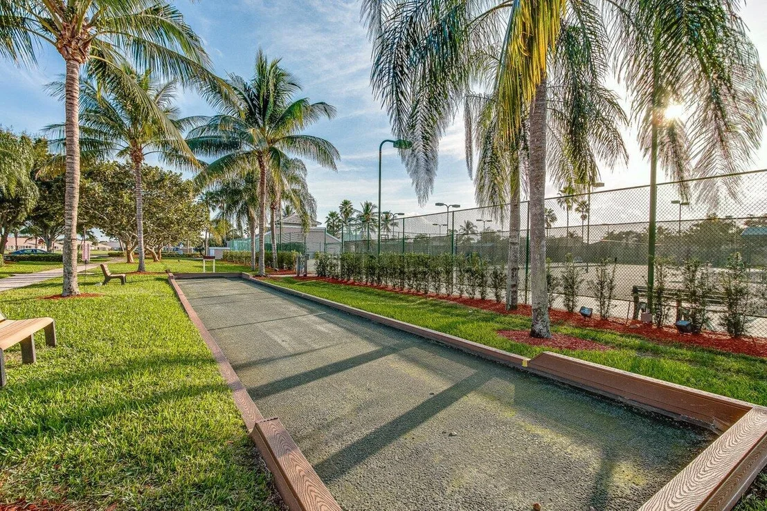 Photo of 8590 Lineyard Cay