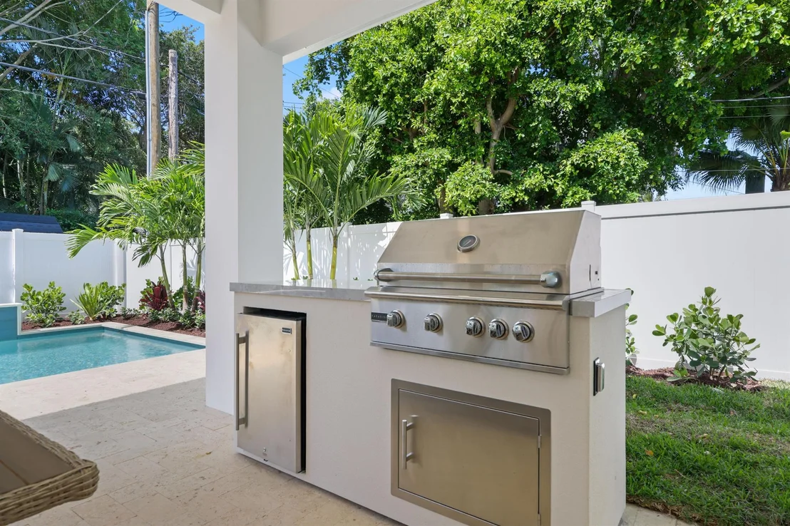 Photo of 737 Nighthawk Way
