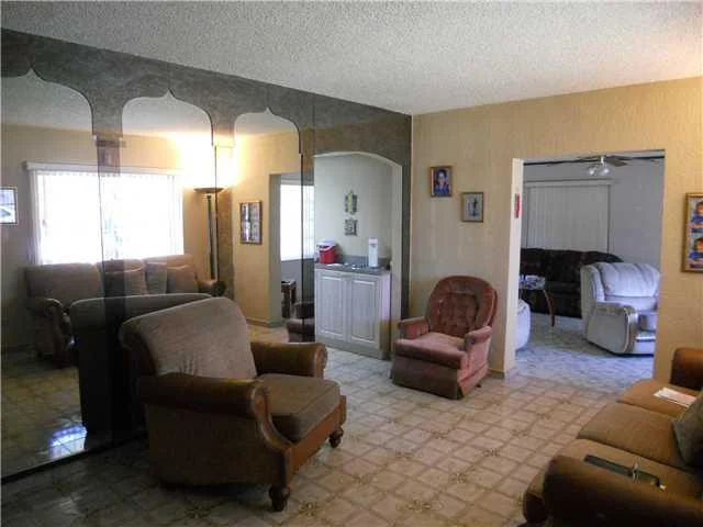 Photo of 940 E 12 Place