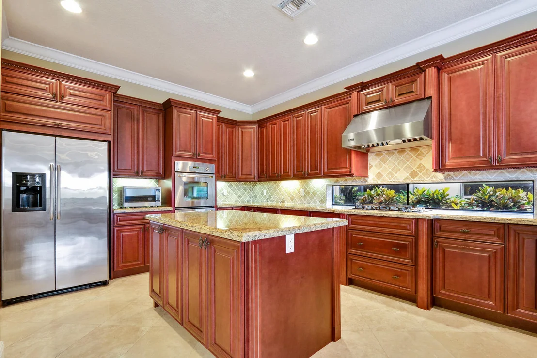 Photo of 10775 Versailles Boulevard