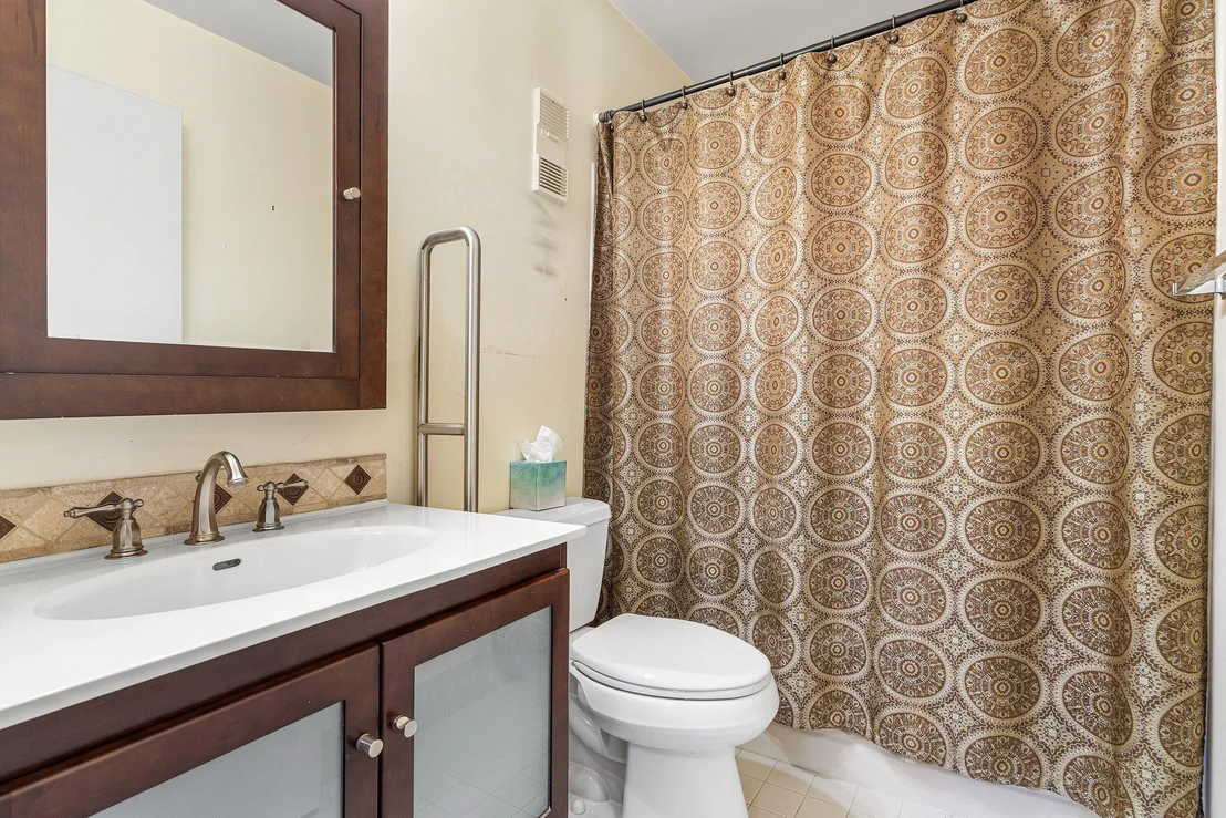 Photo of Unit D at 8077 Springtree Road