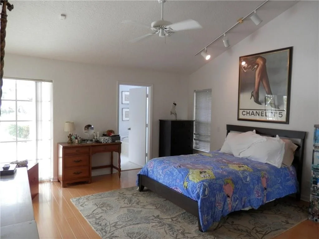 Photo of 1097 Longview