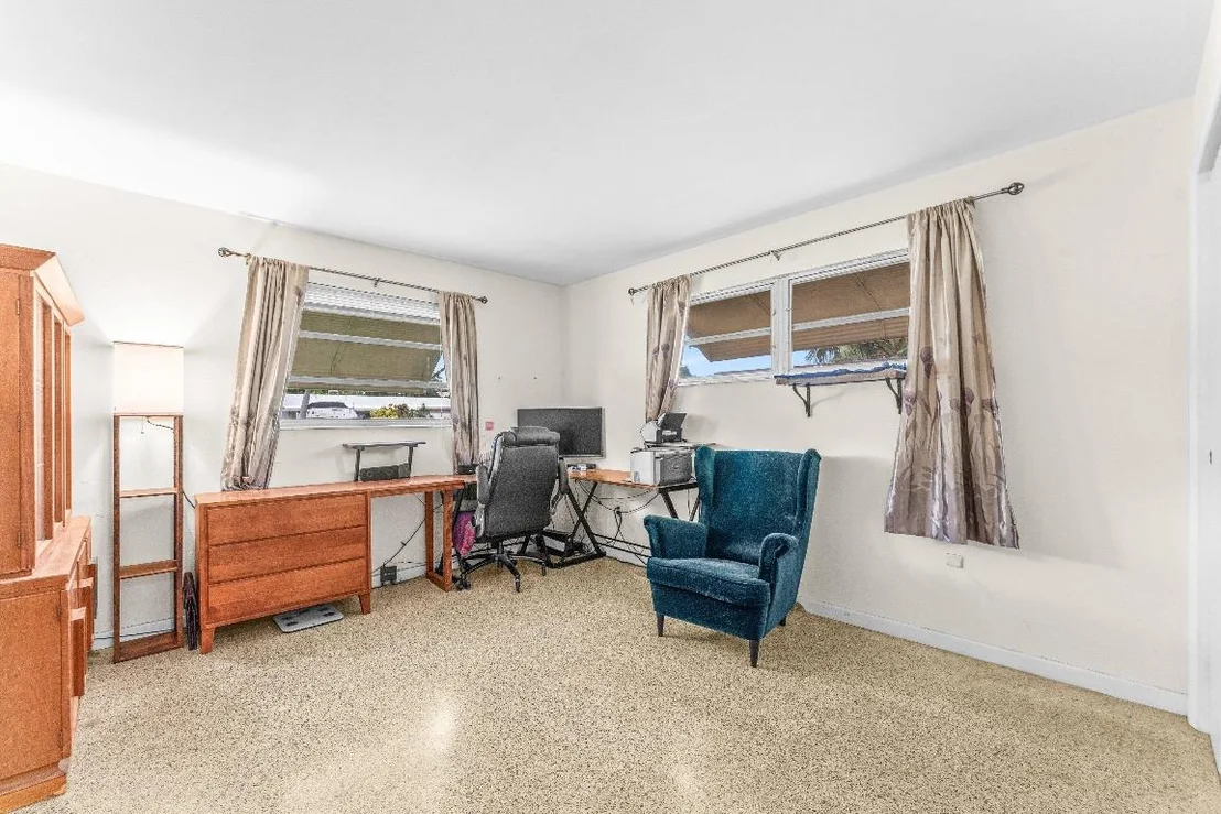 Photo of 1084 James Road